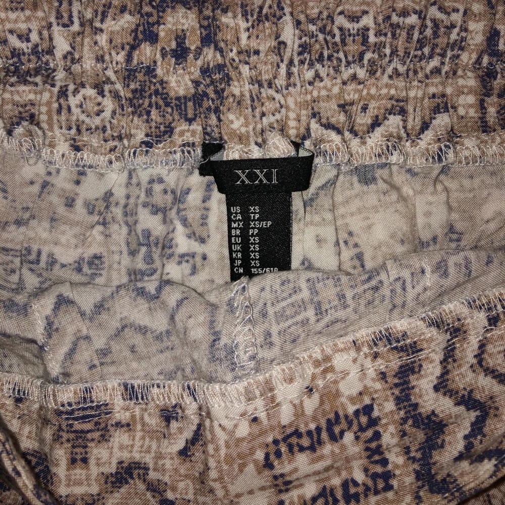 Patterned cloth shorts - Picture 2 of 4